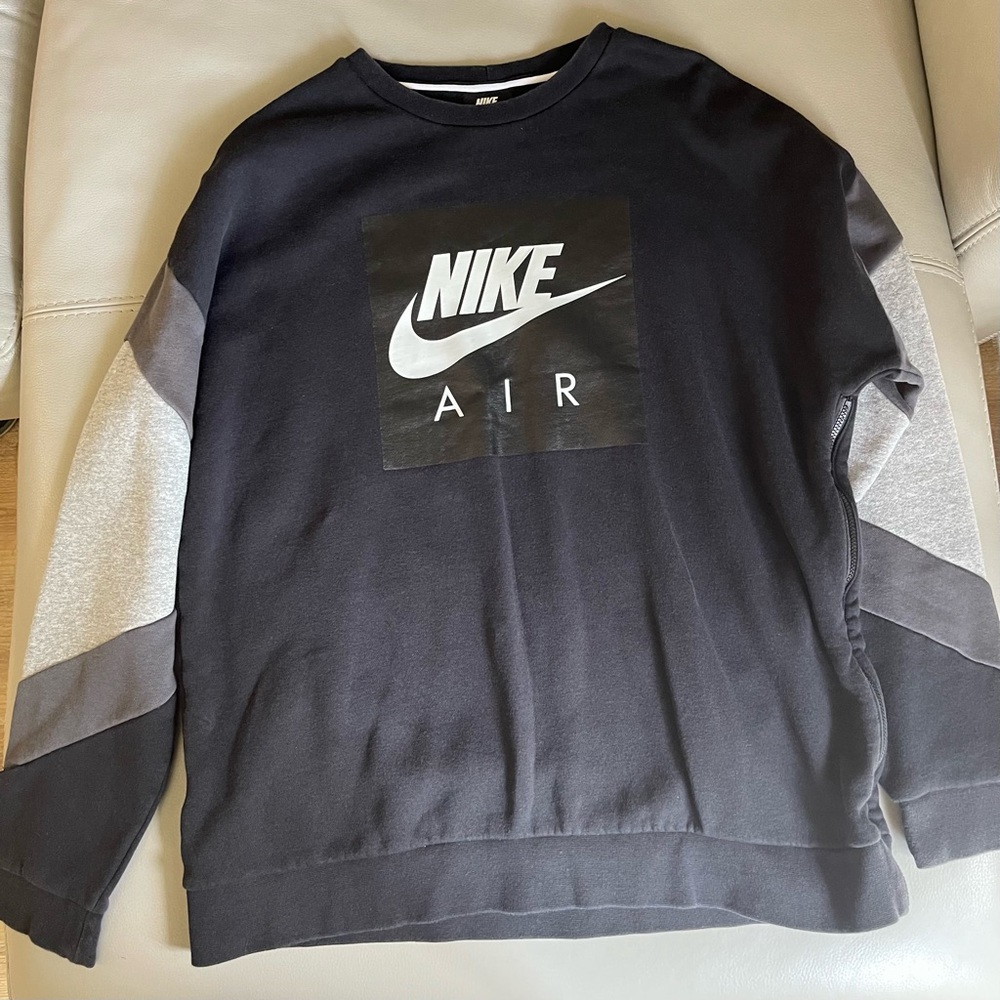 Nike Black and Gray Crewneck Sweater with Sporty Design size L